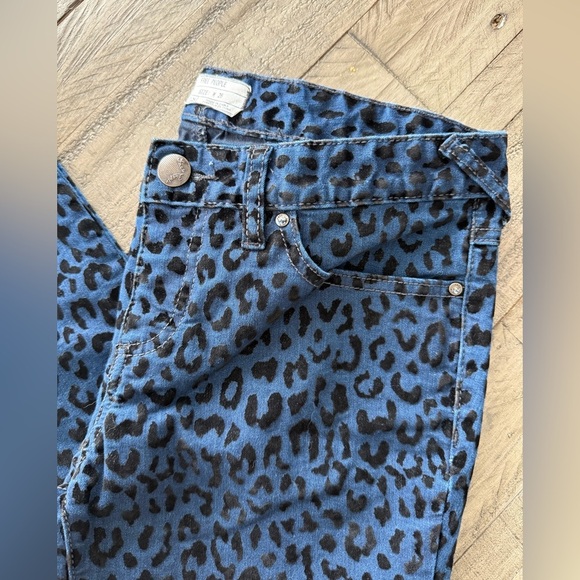 Free People Velvet Flocked Leopard Skinny Jeans, size 28. - Picture 3 of 10